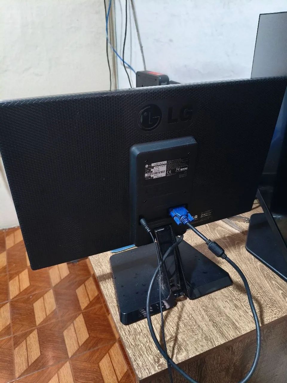 Vendo dois monitores de 15 e 20 polegadas LG - Foto 2