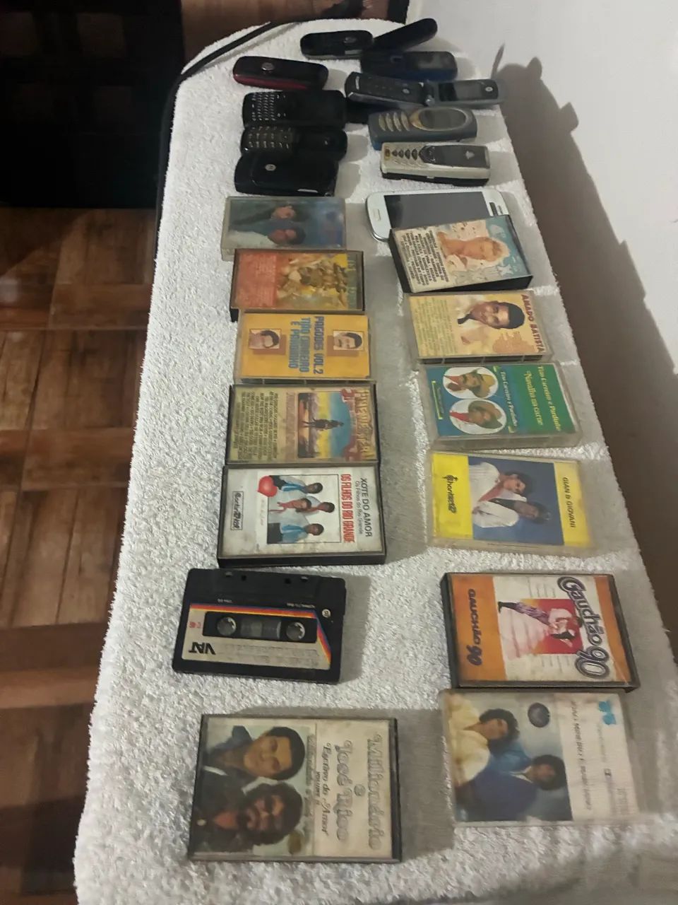 Fitas cassetes e celulares antigos  - Foto 4