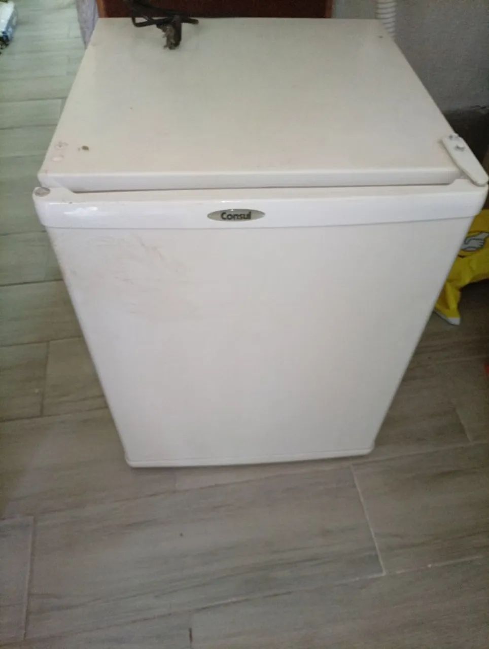 Frigobar Consul  67 litros entrego a combinar 
