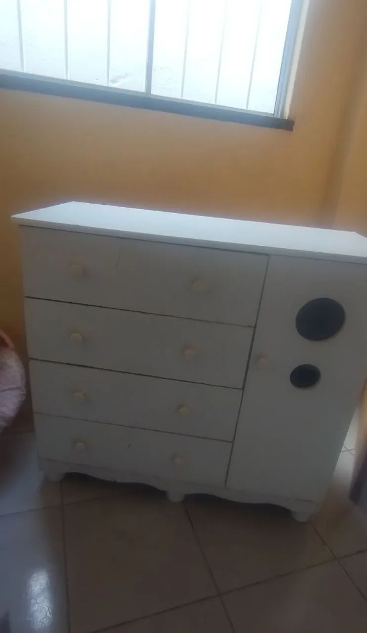 Comoda MDF, 4 gavetas e uma porta, já usada! - Foto 2