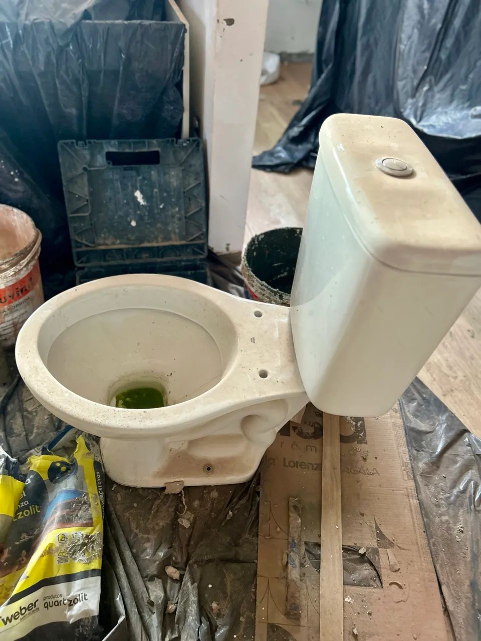 Vendo bacia com caixa acoplada, marca Deca.