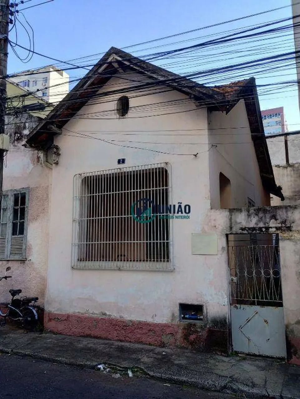 Casa com 2 dormitórios à venda, no miolo de Icaraí, próximo da praia e do comércio !
