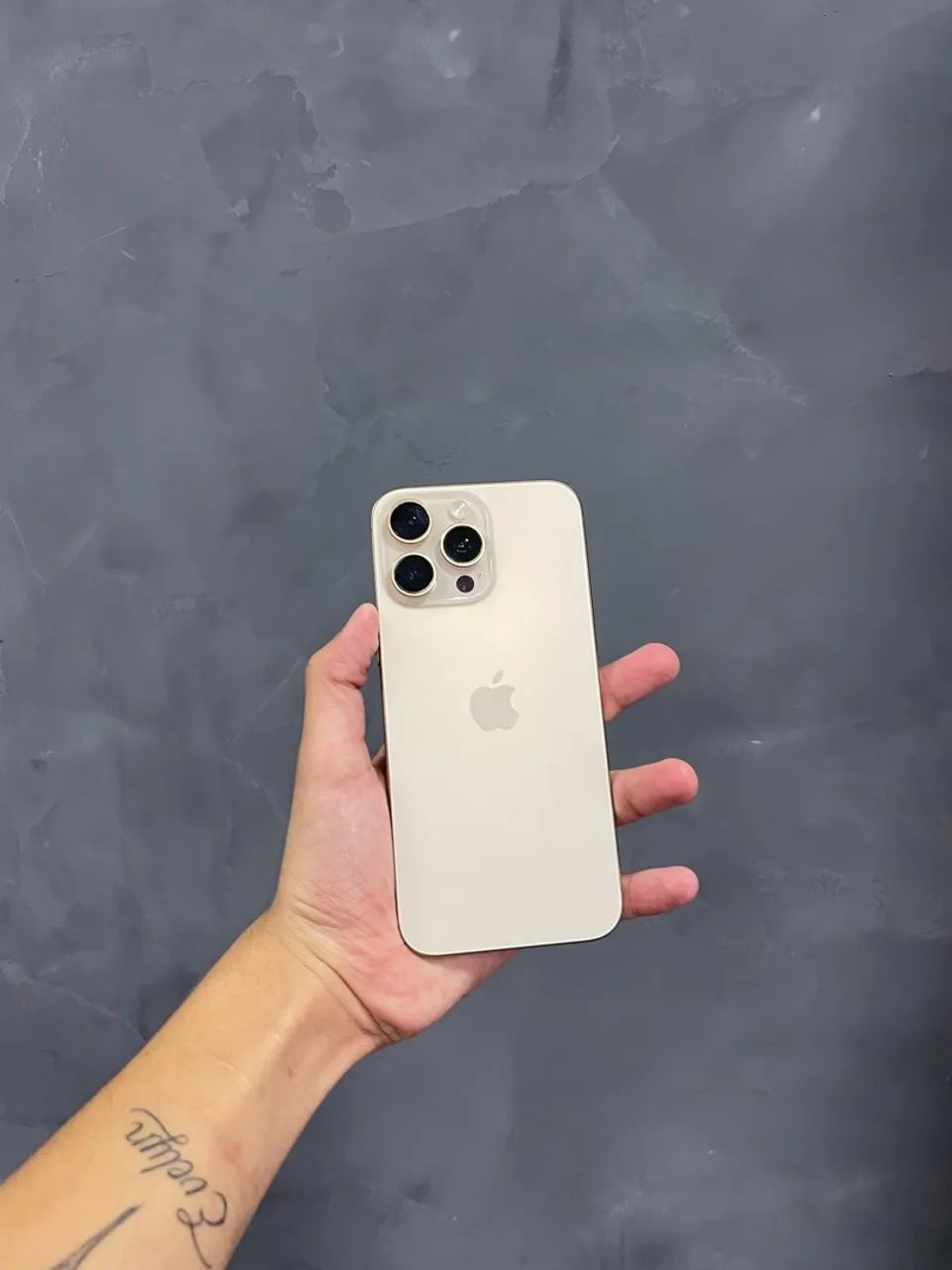 Aparelho iPhone usado 16 pro Max 