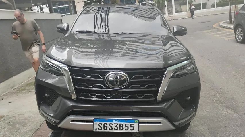 Toyota Hilux SRX 4X4 AT 2.8 TB 2023