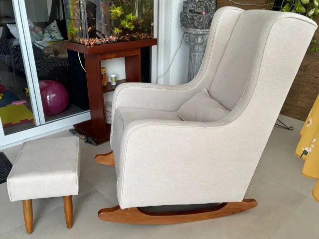 Poltrona de Amamentação com Balanço e Puff - Encosto Alto Linho Bege - Lahome Decor - Foto 3