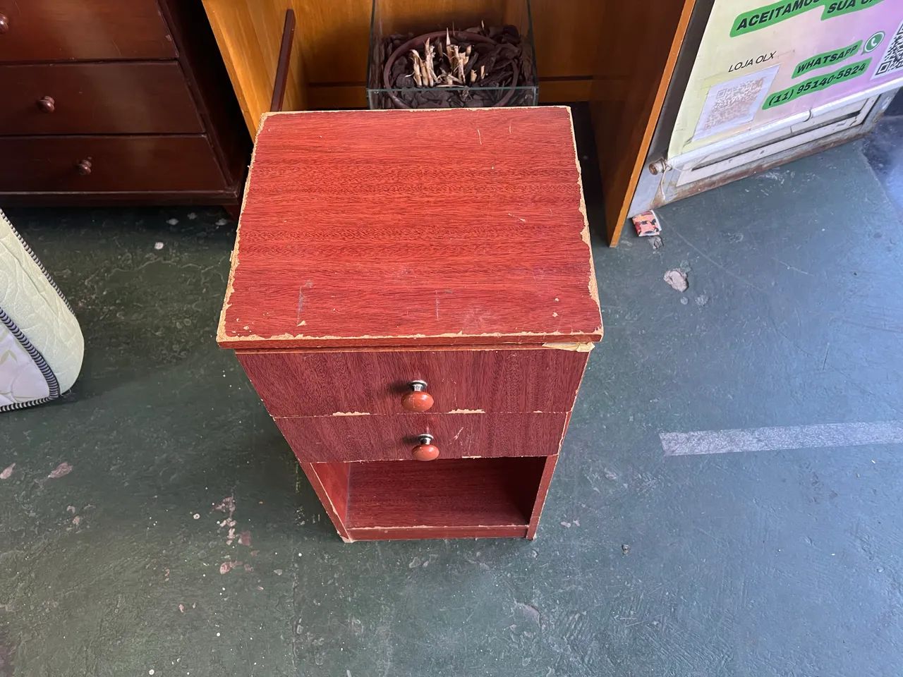 Mesa de Cabeceira com 2 Gavetas - Foto 2