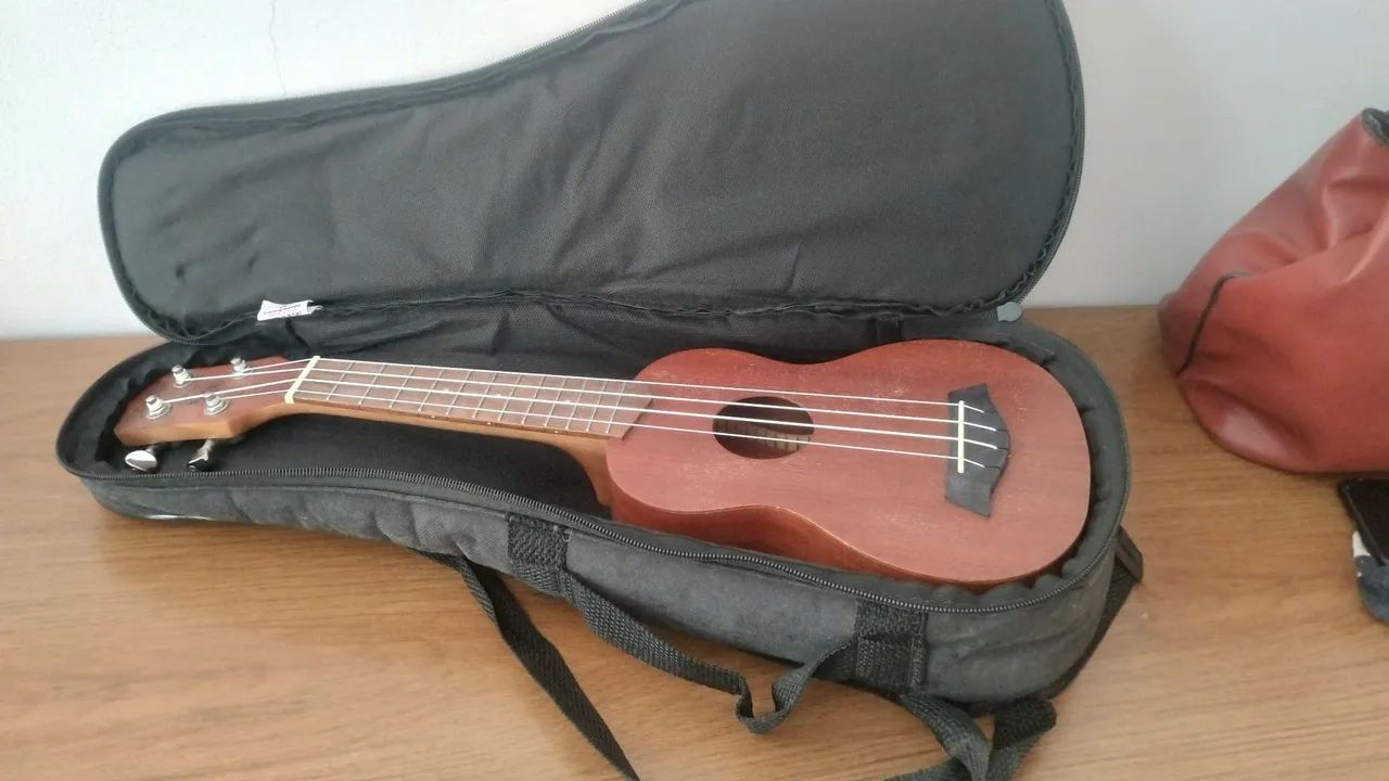 Ukulele Tagima + capa de proteção  - Foto 3