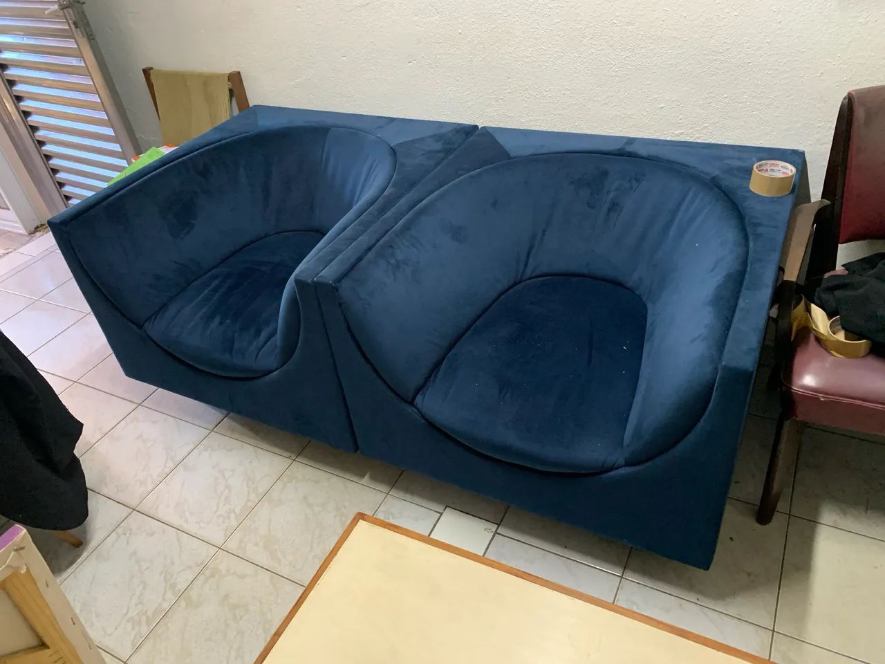 Poltronas Cubos de JORGE ZALSZUPIN 