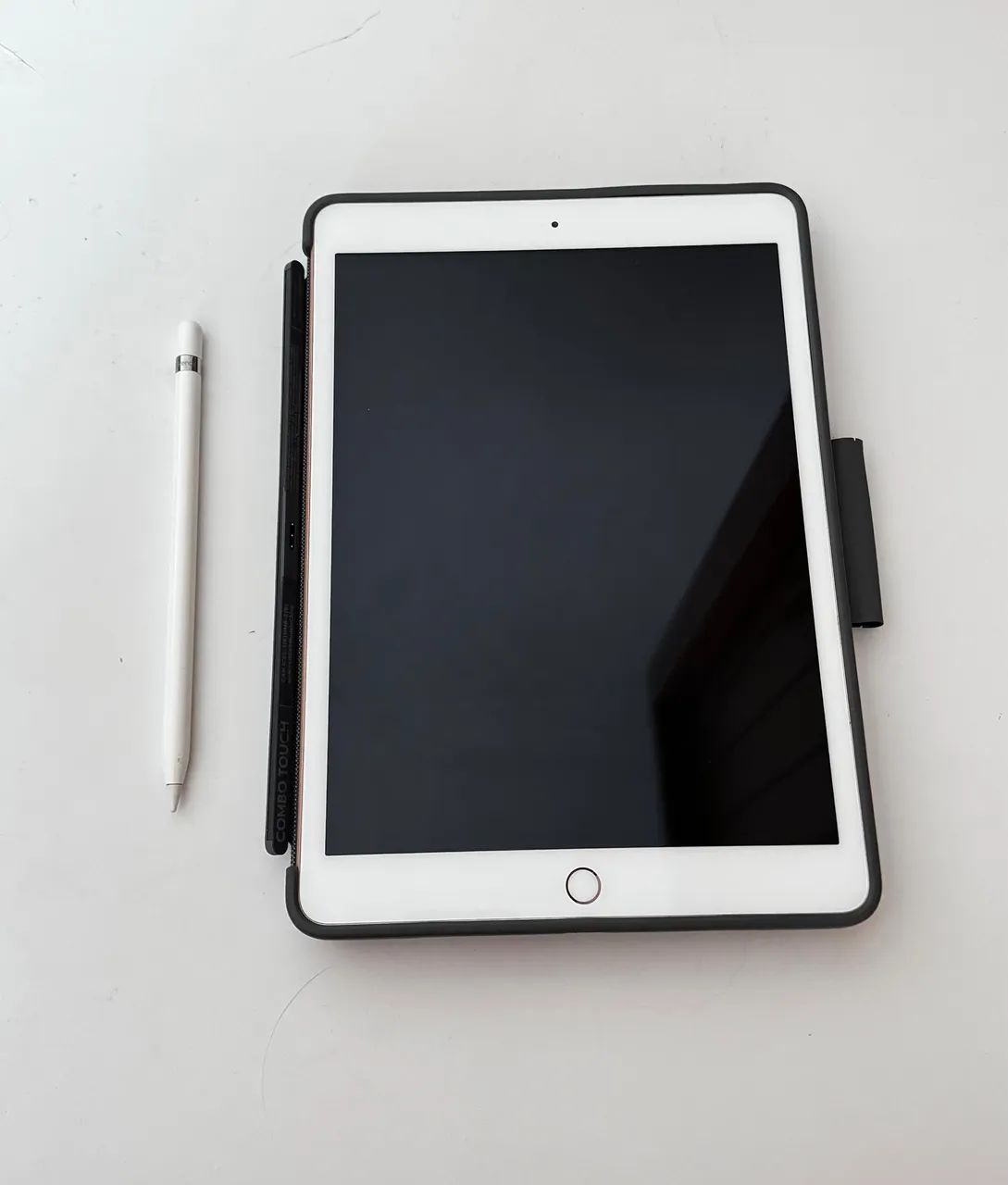 IPad 8a Geração 128gb + Apple Pencil + Case Combo Touch Logitech