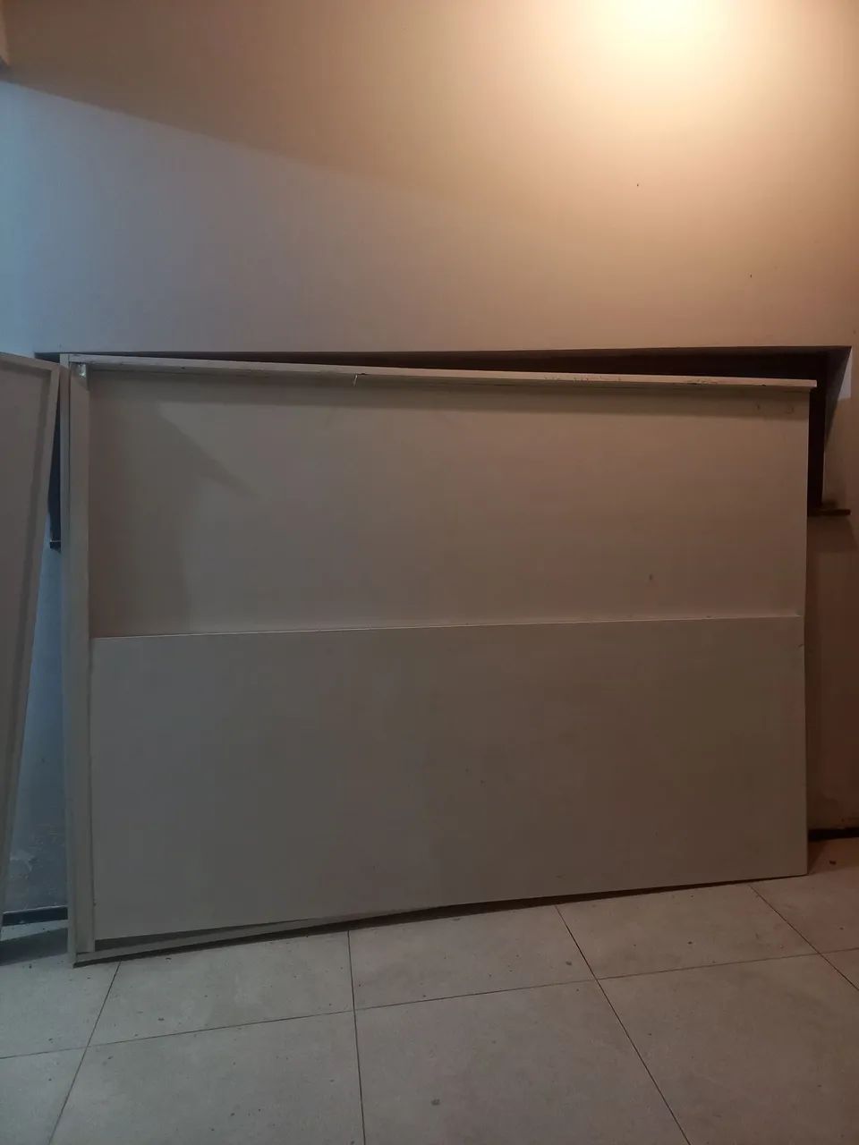 Vendo porta divisoria com corredice, de 2,30 de altura com 1,60 de largura conservada - Foto 3