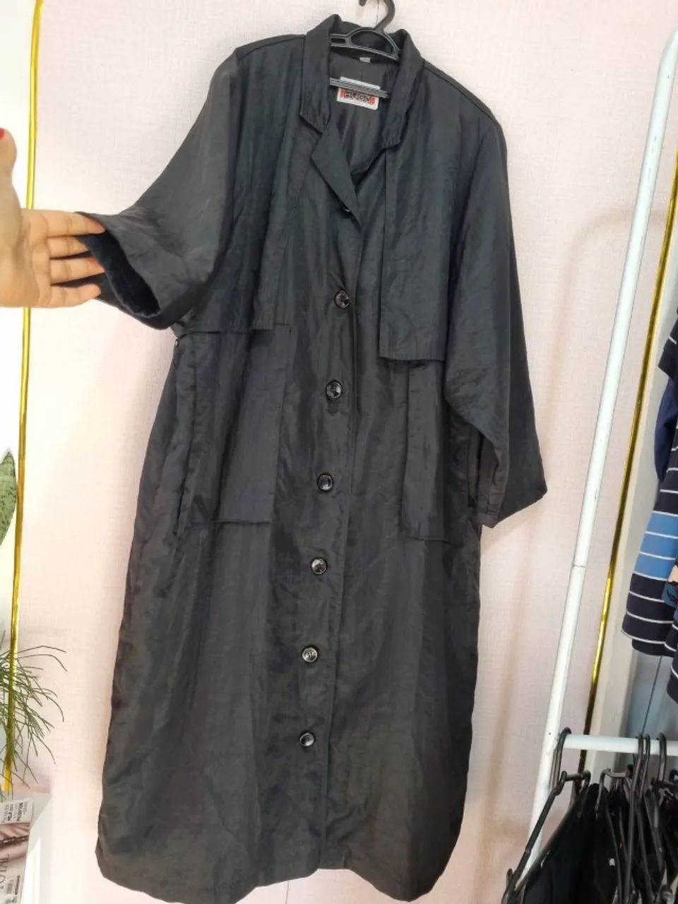 TRENCH COAT PRETO LONGO VINTAGE - Foto 2