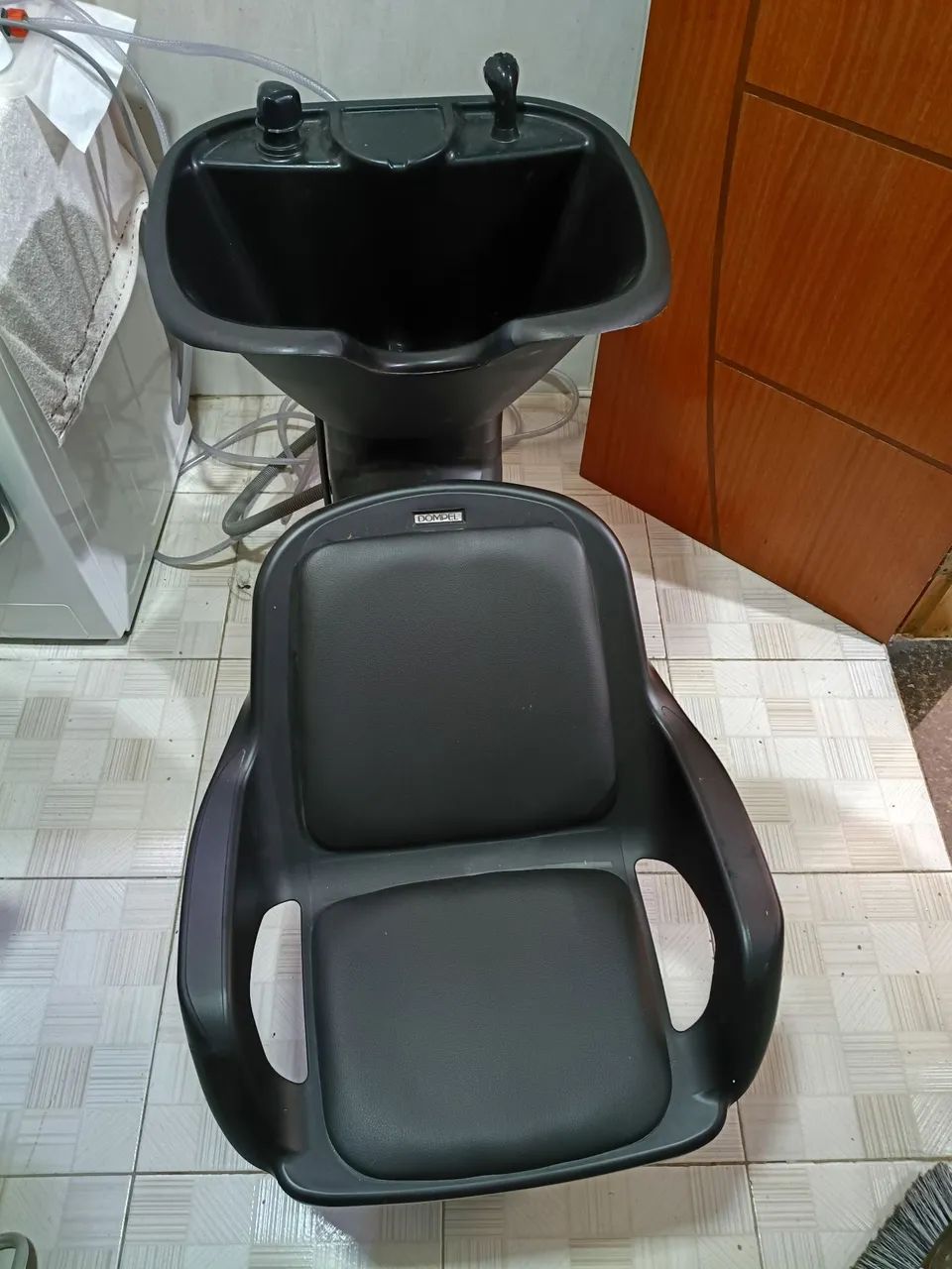 Lavatório de cabelo reclinável acolchoado com ducha e mangueira  - Foto 4