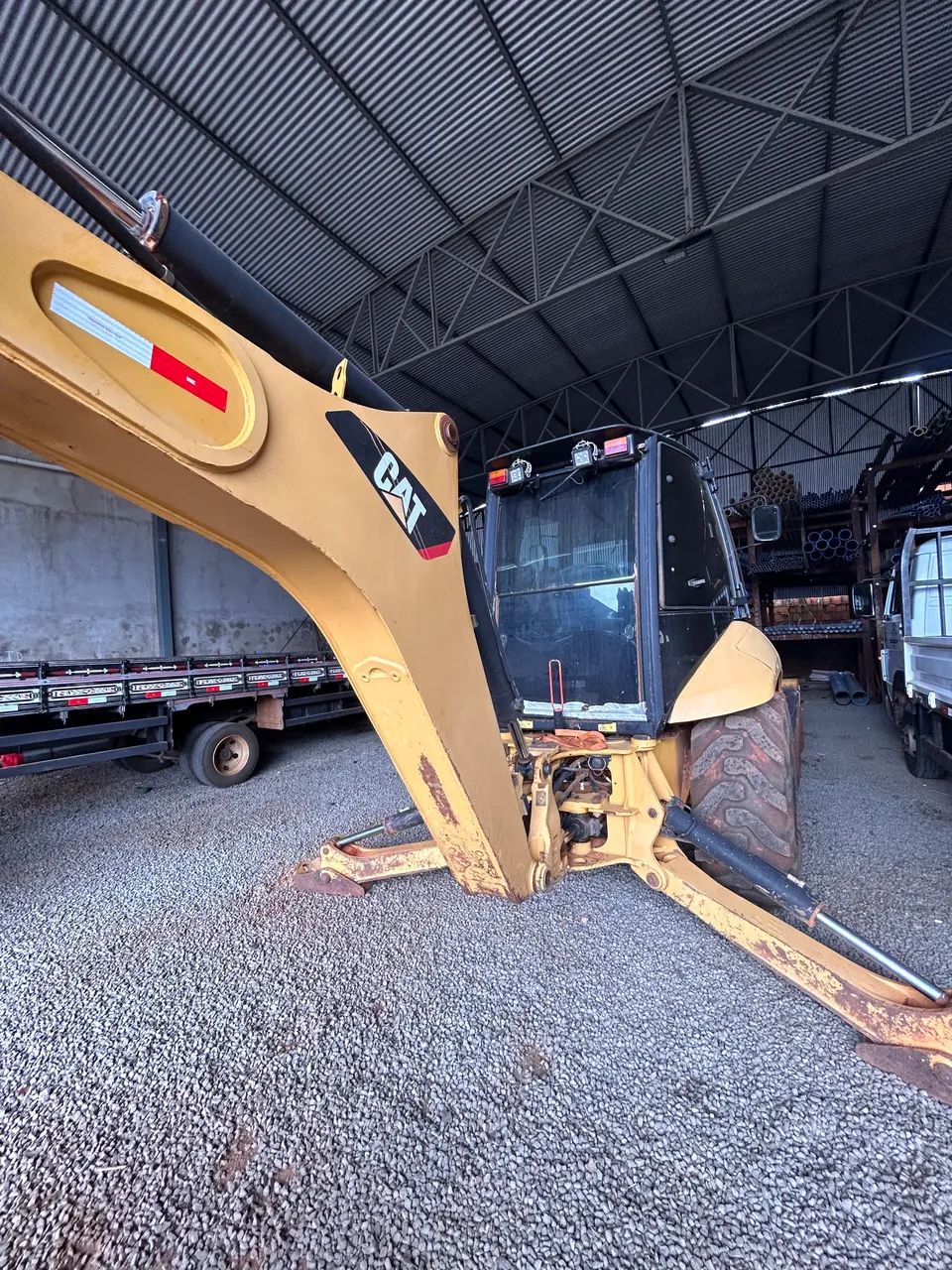 Retroescavadeira Cat 