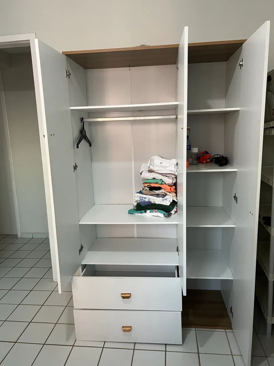 Guarda roupa branco 