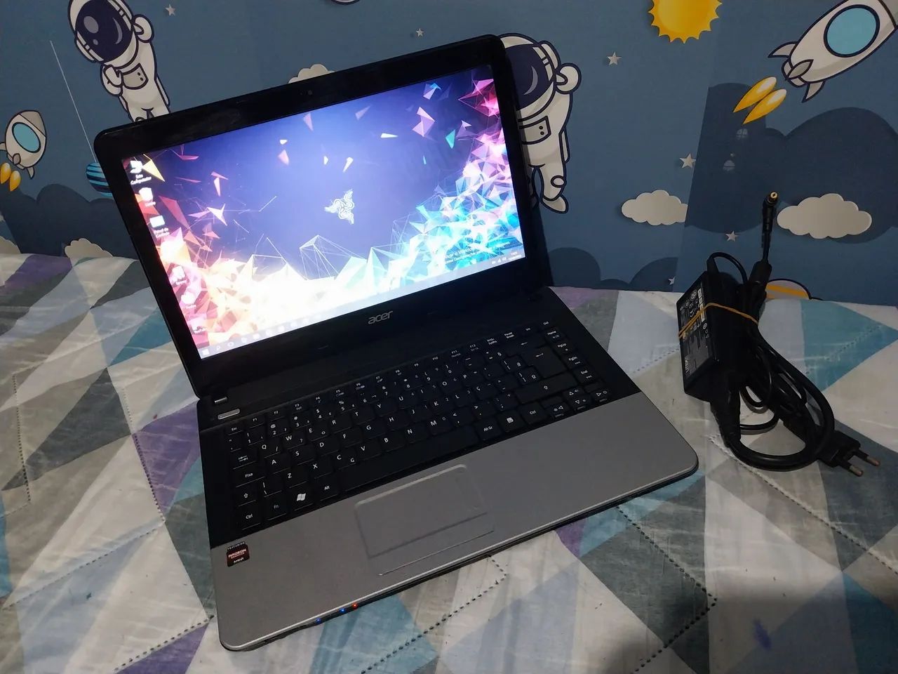 Vendo Notebook Acer AMD DUAL CORE/ HD de 500GB/ 6GB de RAM/ office + Programas entrego