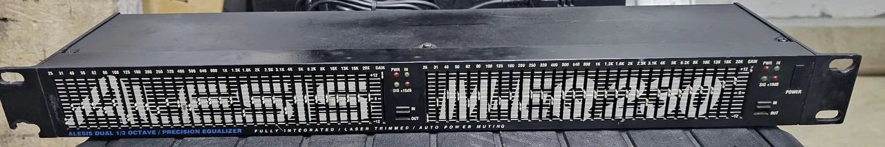 Crossover Alesis M-EQ-230 - Foto 3