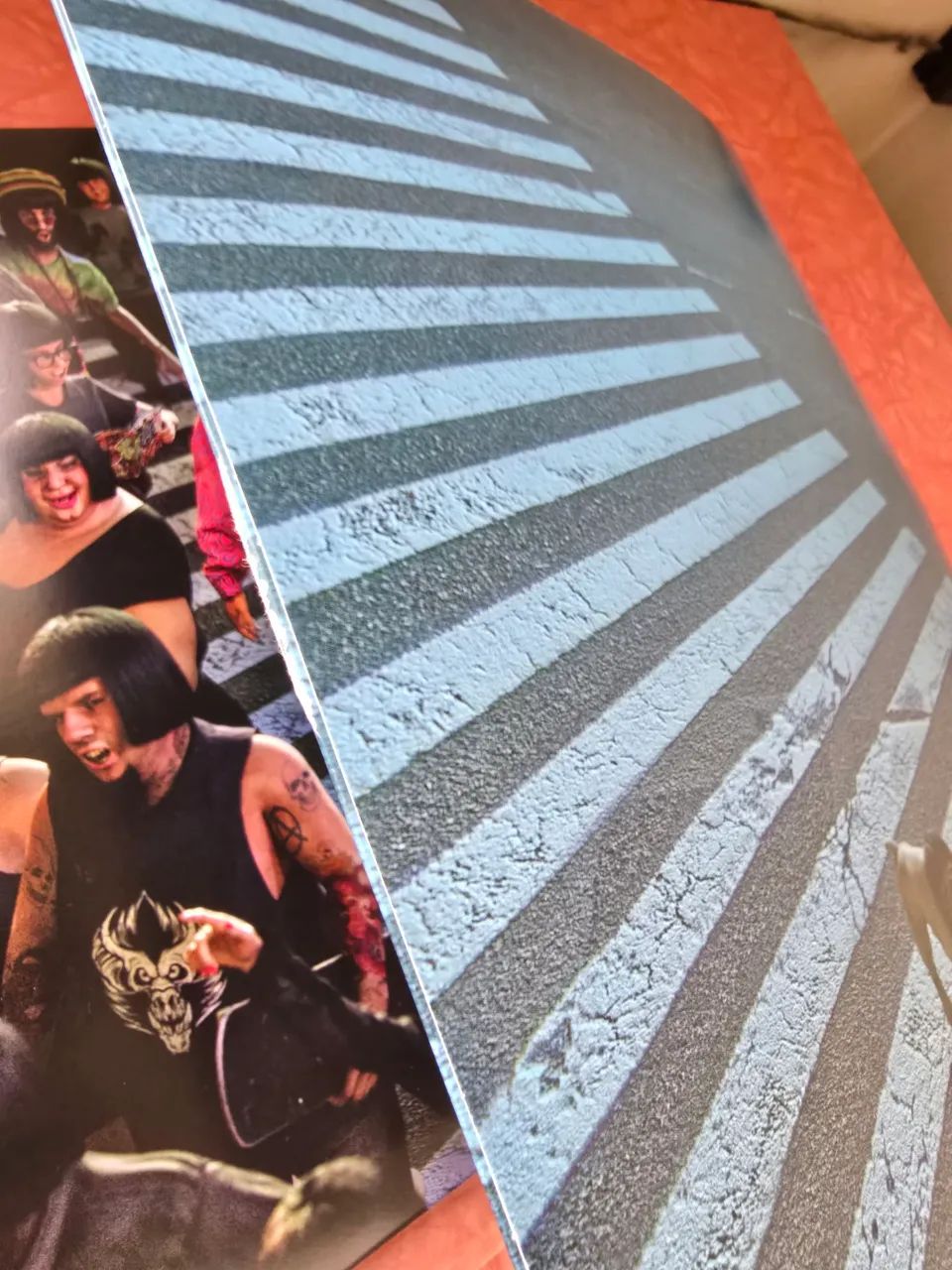Oliver Tree - Alone In A Crowd Splatter - Foto 5