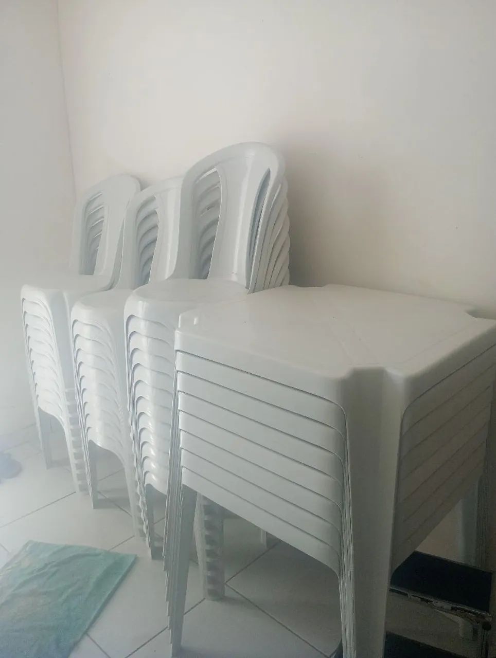 Mesas e cadeiras de plástico - Foto 2