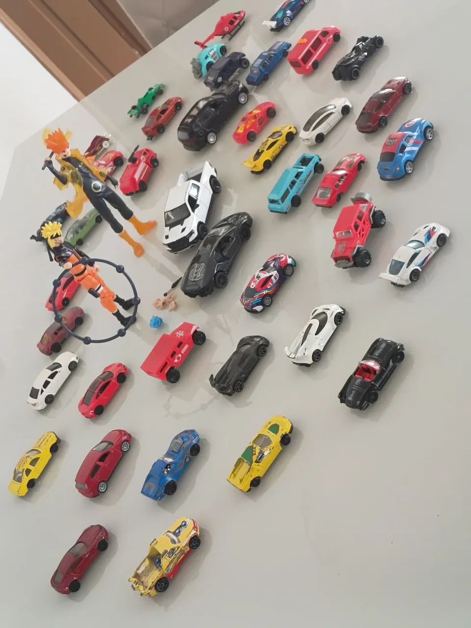 Miniaturas hotwills e bonecos naturo - Foto 5