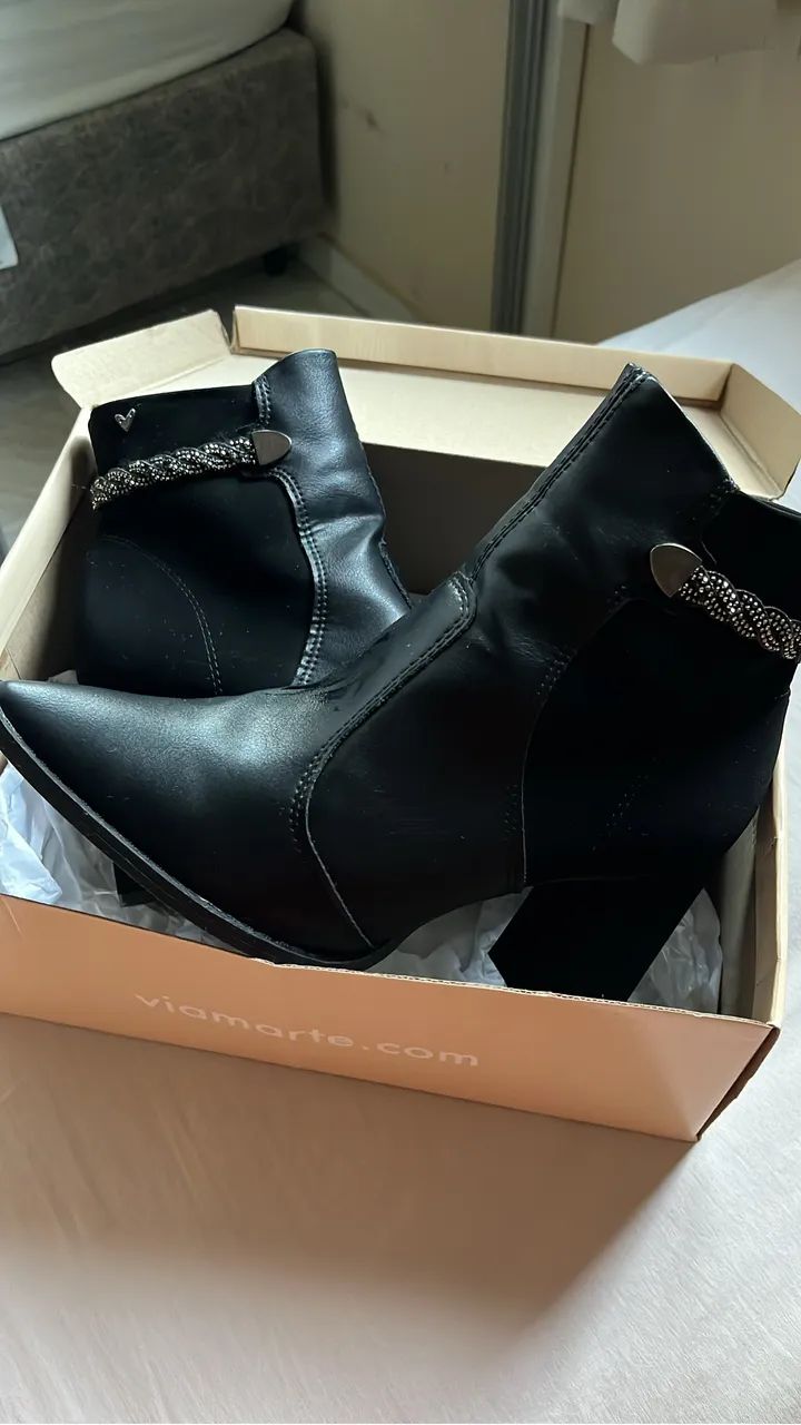BOTA PRETA - CANO CURTO 