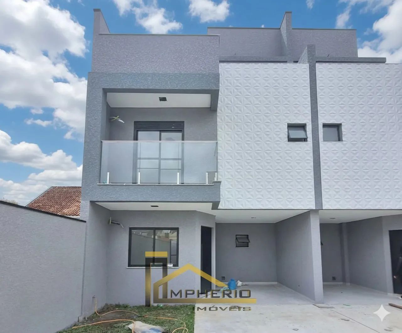 Imperdível! Casa à venda em Curitiba-PR, Uberaba: 3 quartos, 1 suíte, 3 salas, 1 vaga e 12