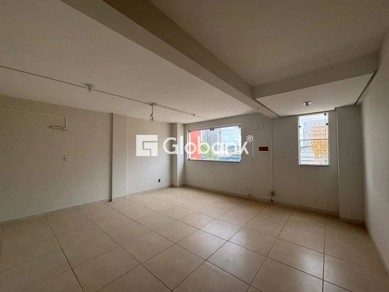 Prédio comercial com 13 salas, 10 banheiros com 1200m² no centro - Foto 2