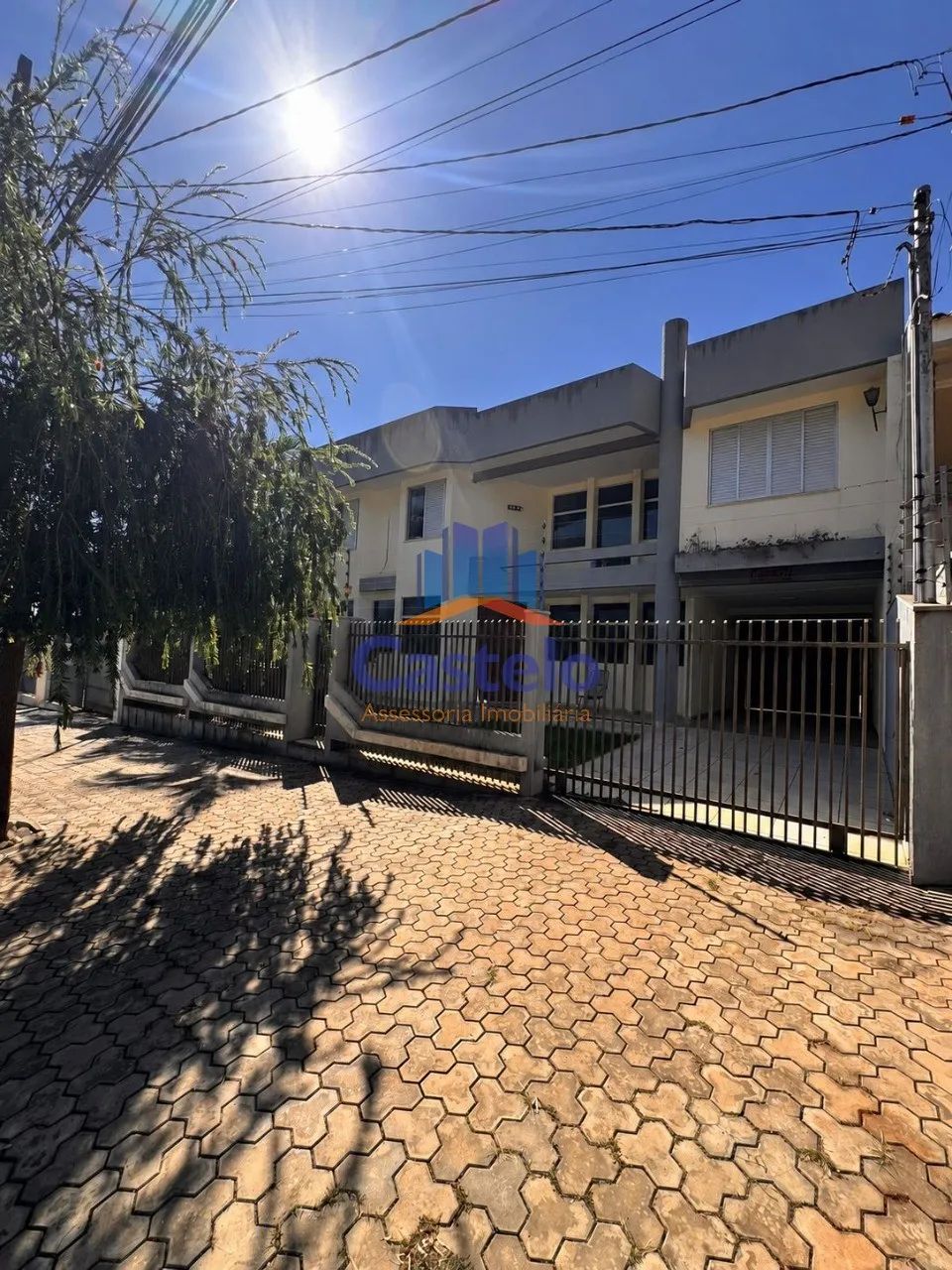CASA RESIDENCIAL em UMUARAMA - PR, ZONA II