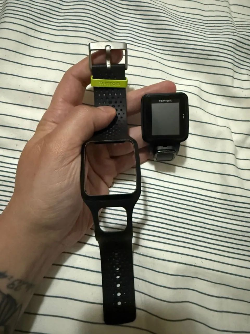 Relógio Tom Tom com carregador e pulseira originais - Foto 2