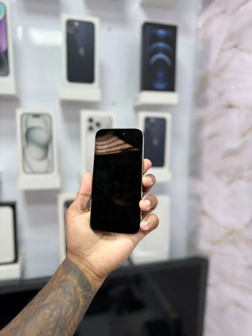 IPHONE 14 PRO 128GB GOLD<br>R$ 3.499,00 - Foto 2