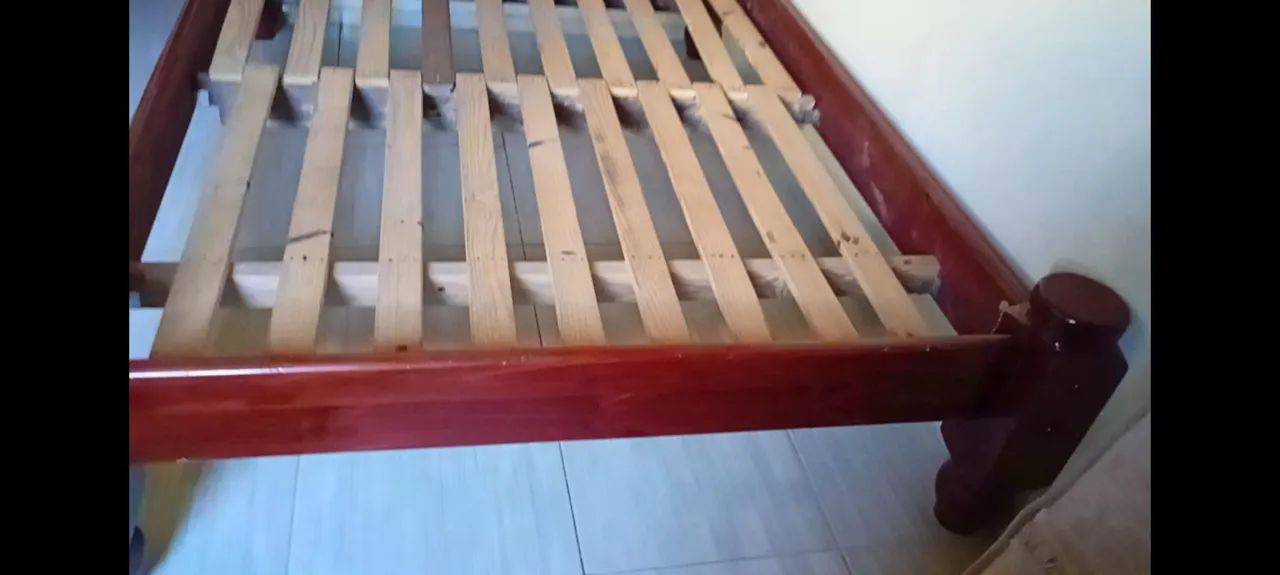 Vende cama casal madeira maciça  - Foto 3