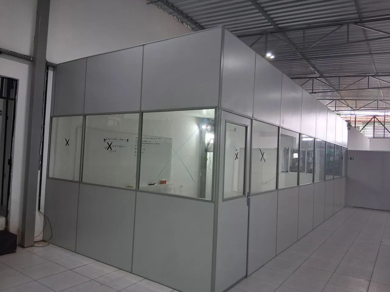 fornecimento e montagens de forro pvc e divisórias eucatex e Remanejamentos - Foto 3