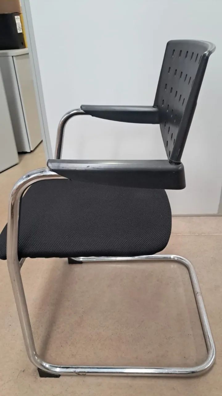 Cadeira Preta Assento em Tecido - Foto 2