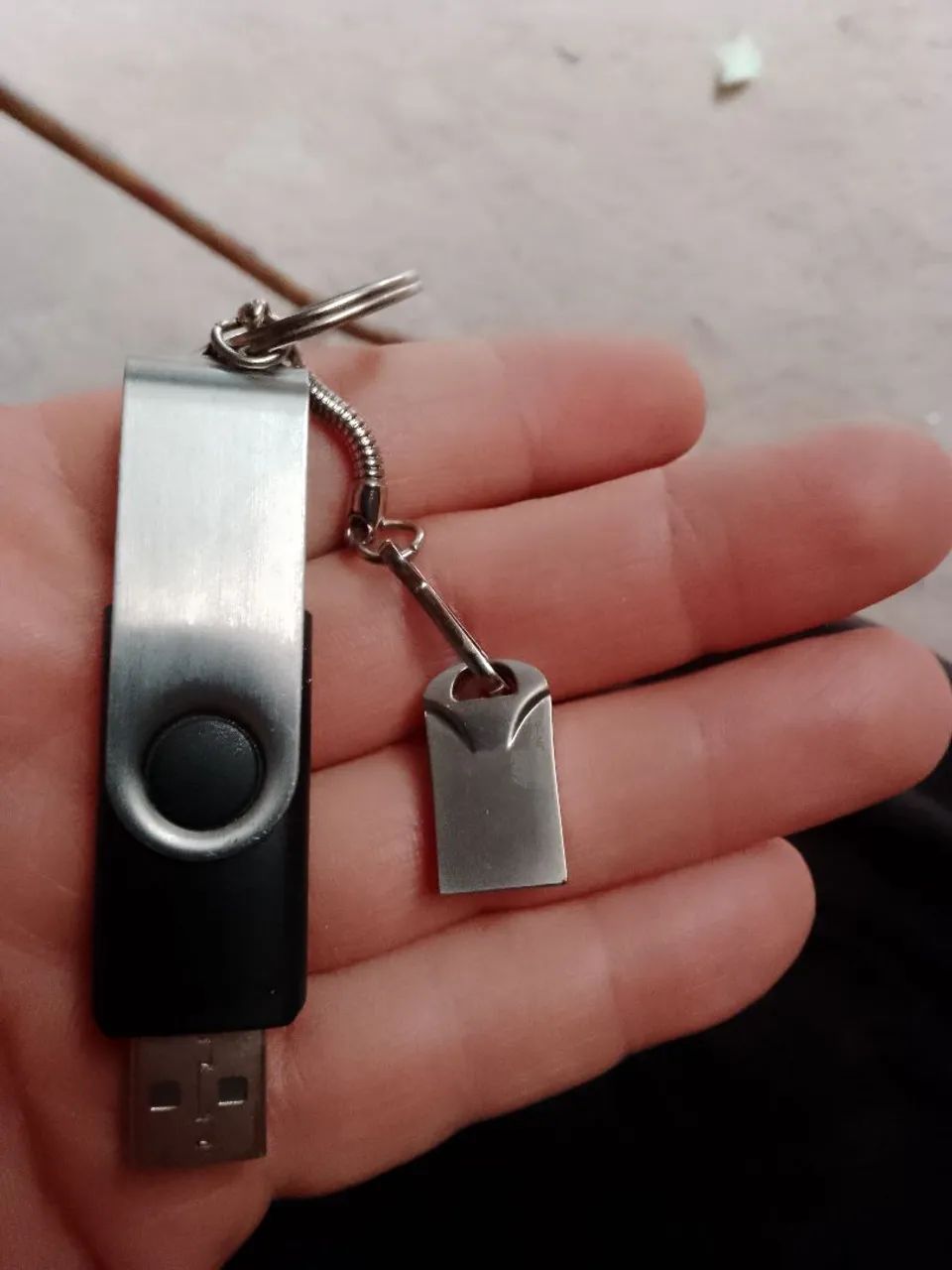 Dois pendrive 4 e 8 gigas  - Foto 3