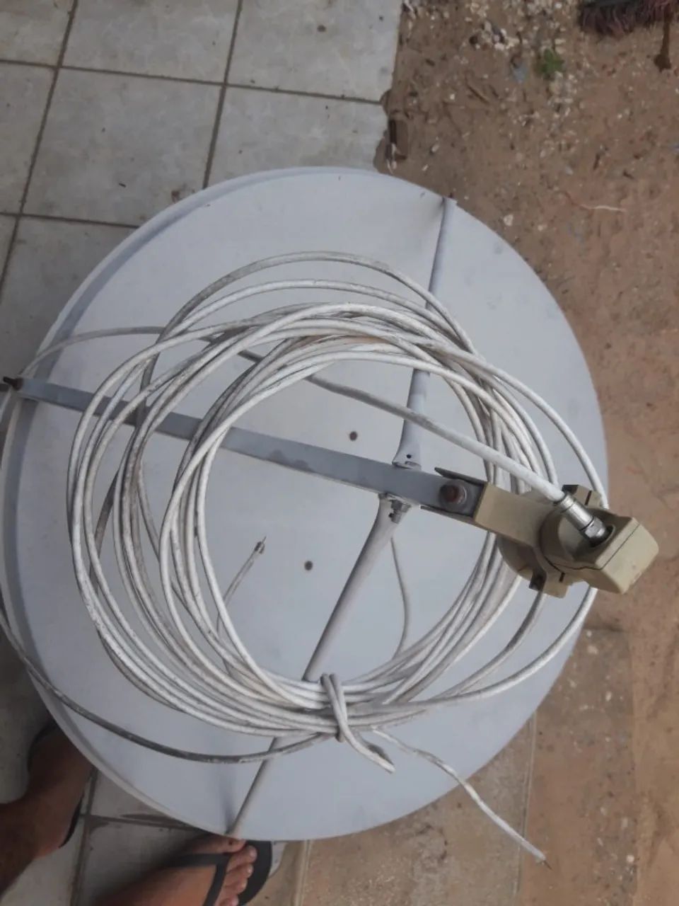 Antena SKY, toda OK pronta para utilizar, com diâmetro de 1 metro. Antena usada em ótimo e - Foto 2