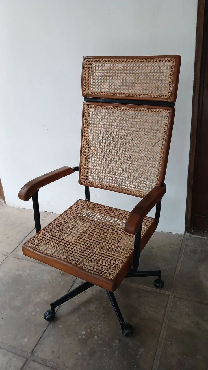 Vendo Cadeira de Escritório com Encostor - Foto 2
