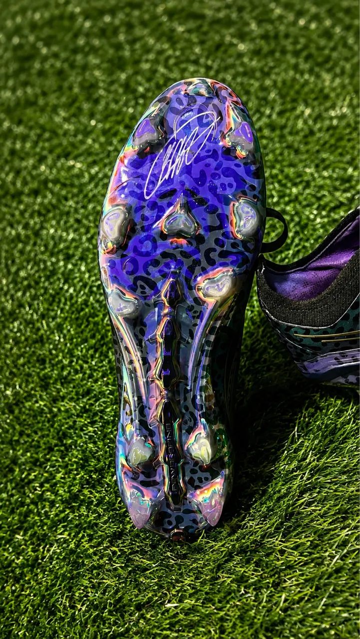 Adidas Predator Elite FT FG em edição especial assinada por Kaká
