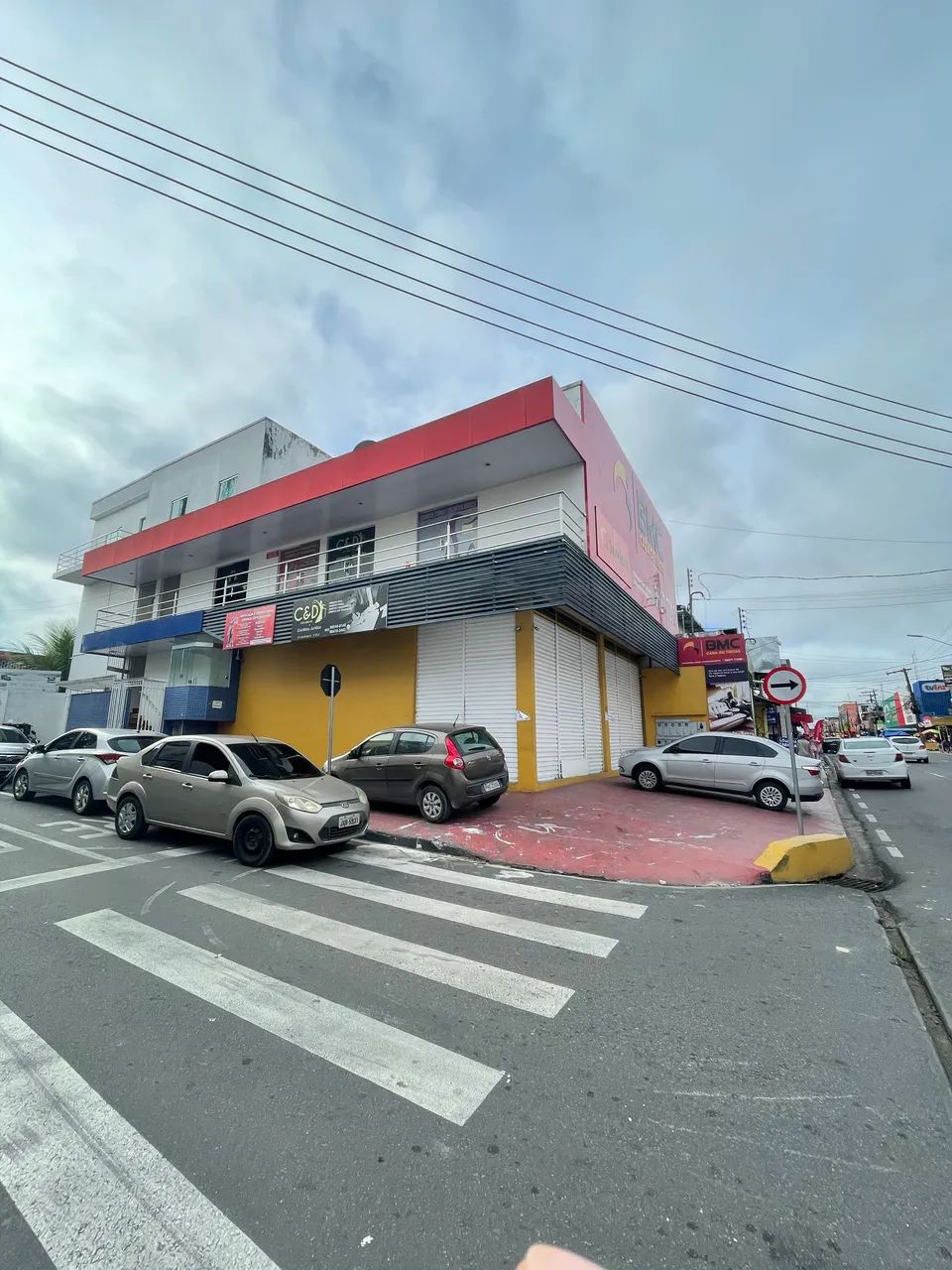 Sala Comercial na Principal da Estrada do Manôa | 2º Andar | R$ 1.500