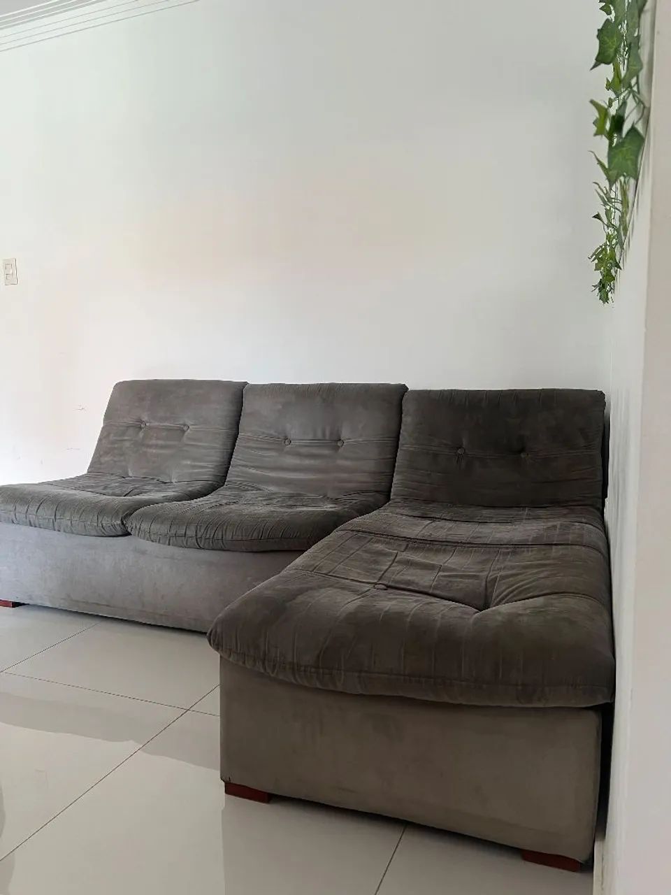 Vende-se sofá 3 lugares.