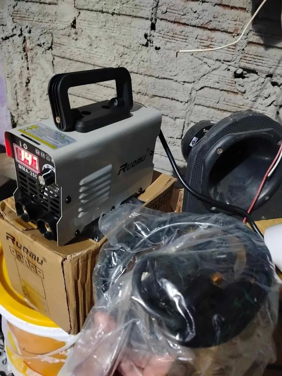 Vendo máquina de solda nova lacrada top de vdd