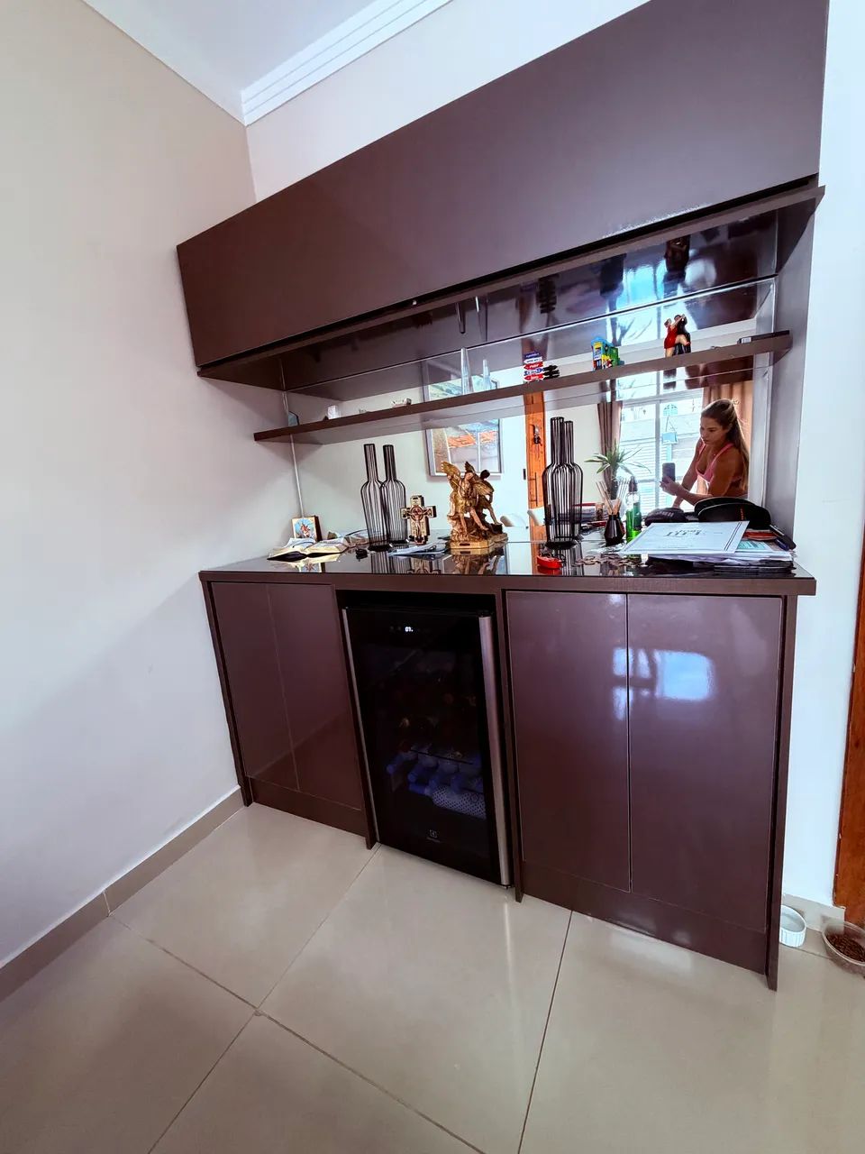 Aparador com espelho 