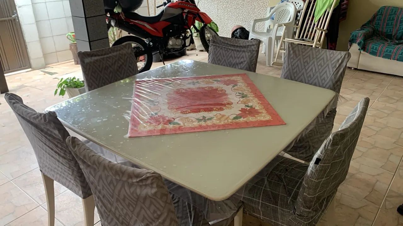 Mesa 6 cadeiras 