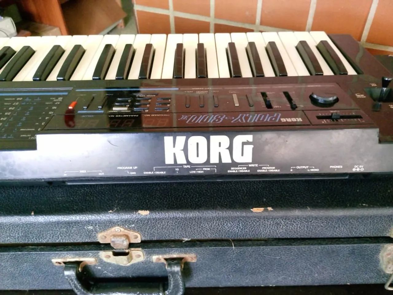 Sintetizador KORG POLY-800 II + Hardcase - Foto 4