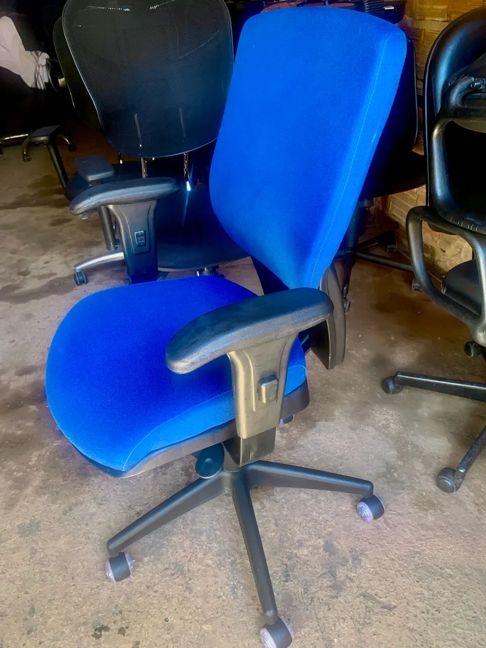 Cadeira de escritório ergonômica (Marelli)
