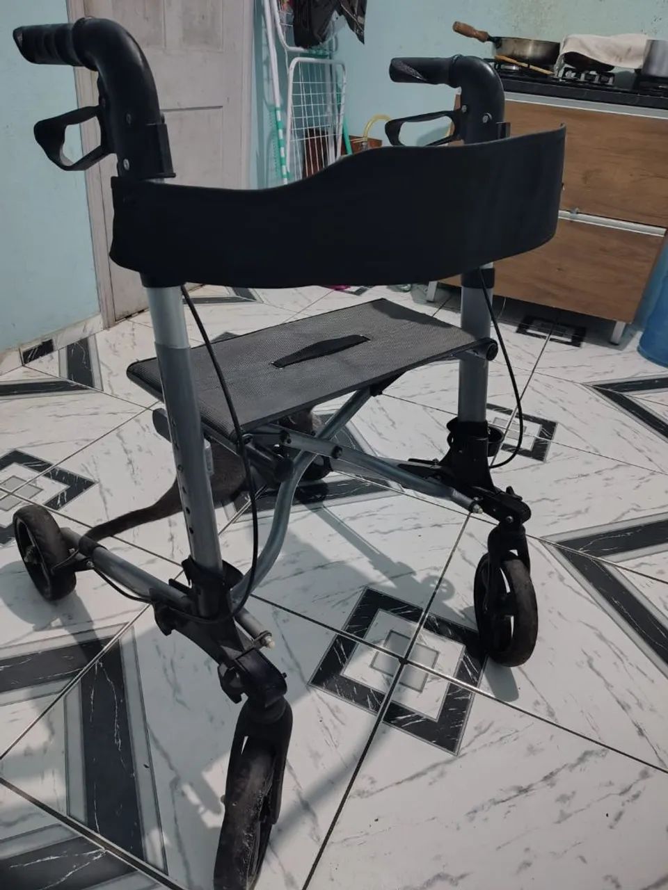 Andador com rodas e freios - Foto 3