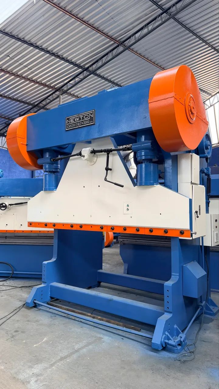 Dobradeira Newton mecânico 250 Ton 2