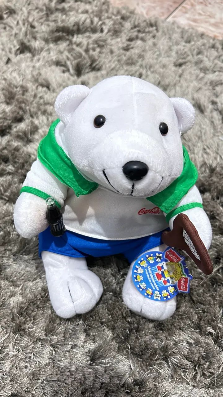 urso polar de pelúcia tenista Coleção Coca Cola  - Foto 3