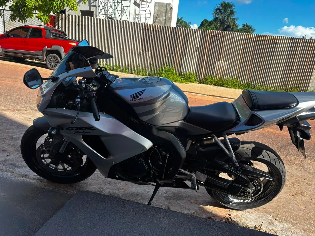 Honda cbr1000rr fireblade 2006 - Foto 2