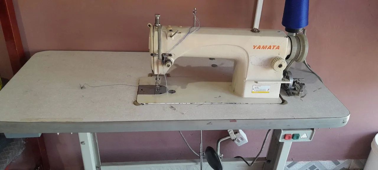 Máquina de costura reta Yamata com bancada - Foto 2