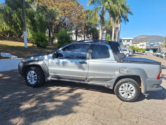Fiat Strada Adventure1.8/ 1.8 Locker Flex CD 2013 - Foto 5