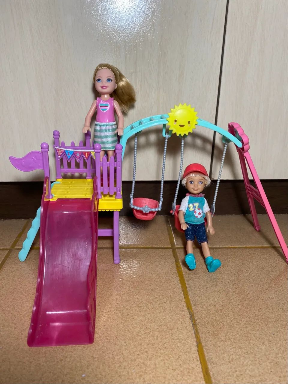 Casinha da Chelsea + Playground e 3 bonecas inclusas ( o menino já foi vendido ) - Foto 5